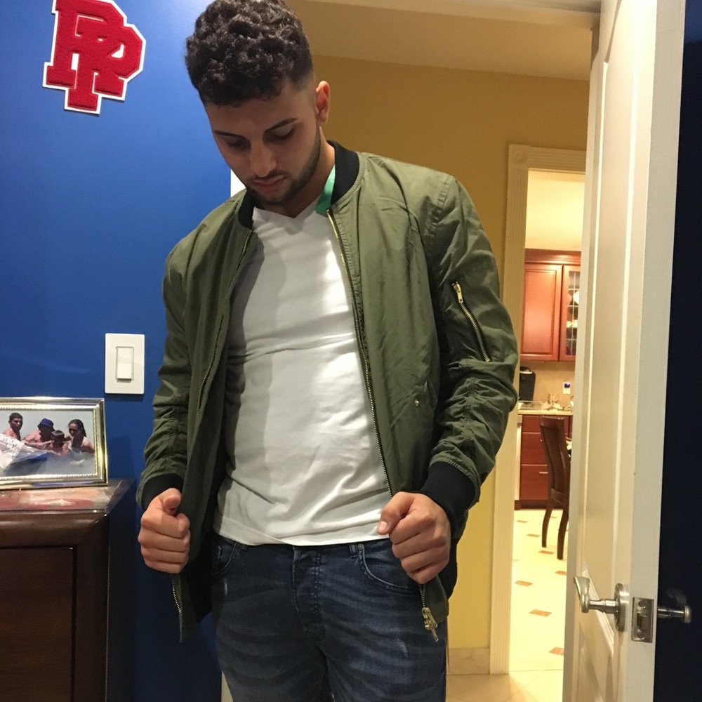 Meet your Posher, Ananthony